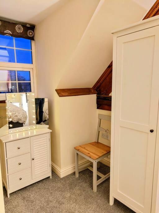 Cosy Central Modern Apartment Nantwich Exterior photo